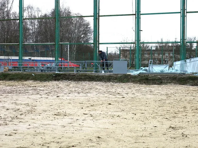 В Железногорске строят трибуну для пляжного регби
