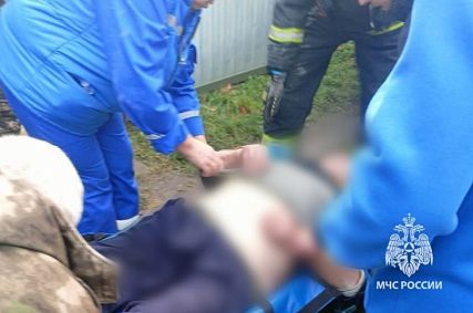 В Железногорске спасли упавшего в погреб 77-летнего мужчину 