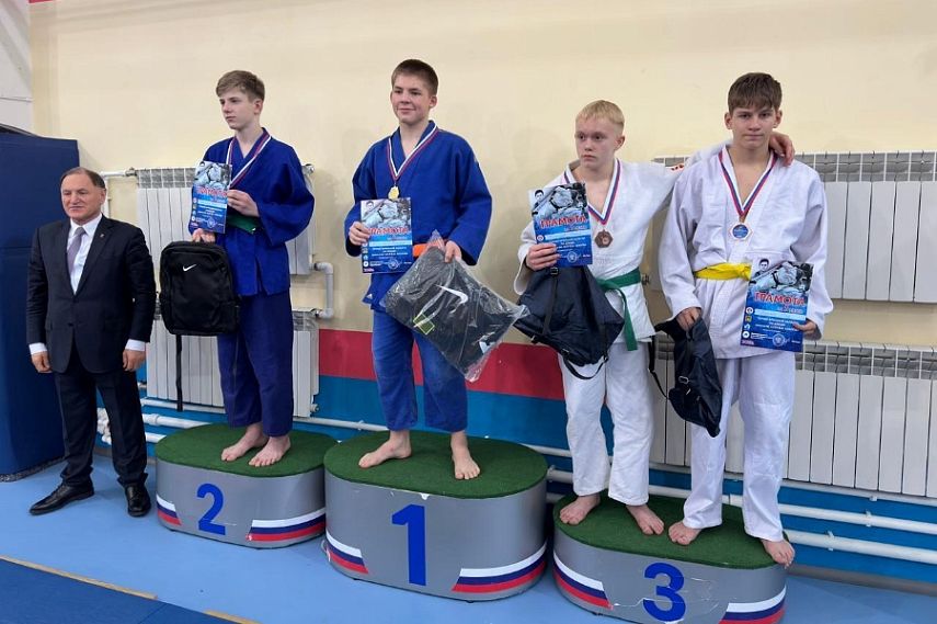 Железногорцы из спортивной школы единоборств отличились на межрегиональных соревнованиях