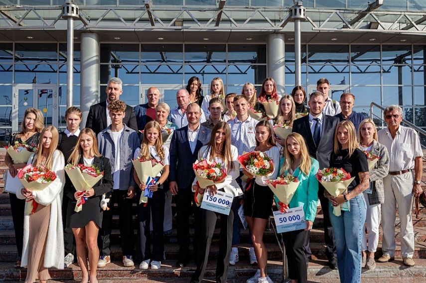 В Курске чествовали победителей и призёров чемпионата и первенства России по эстафетному бегу 