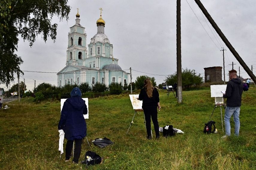 В Железногорске открылся международный пленэр творческой школы для одарённых детей «Мастер-класс»