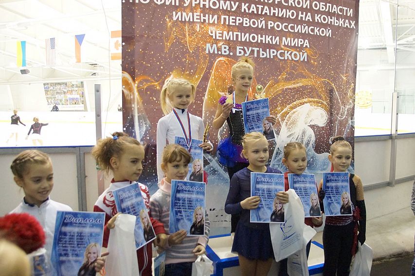 В Железногорске фигуристы борются за Кубок имени Марии Бутырской
