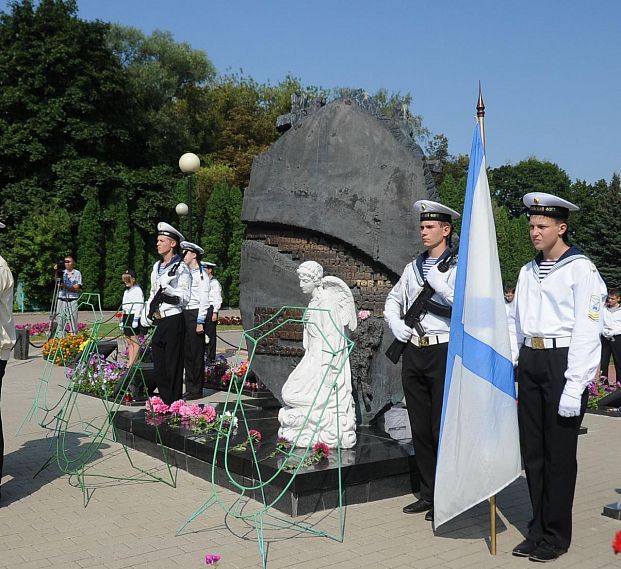 В Курской области почтили память экипажа атомной подводной лодки «Курск»