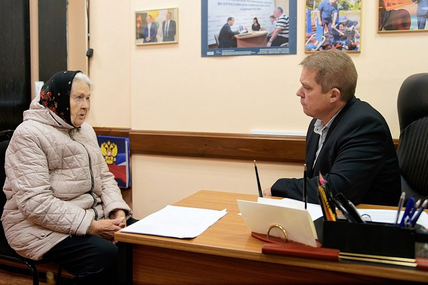 Железногорцы обратились к депутату по вопросам здравоохранения, капремонта и организации лотереи ко Дню города