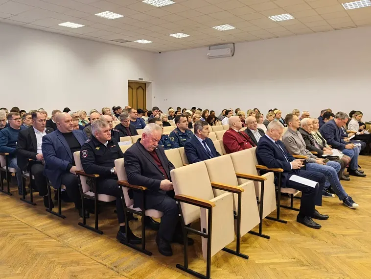 Посадить за руль управленцев, чтобы наладить общественные перевозки, предложил Александр Михайлов