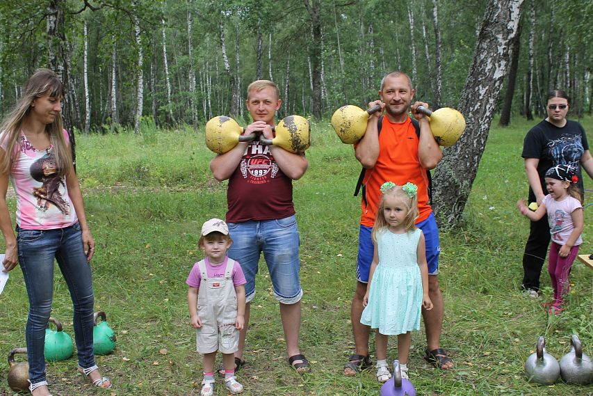 Отцы и дети: в Железногорске прошел семейный фестиваль «Папа зона»
