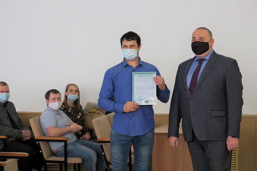 Железногорские семьи получили сертификаты на покупку квартир