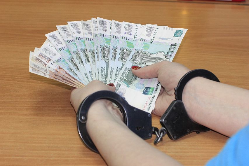 В Железногорском районе глава сельсовета присвоила более 100 тысяч рублей