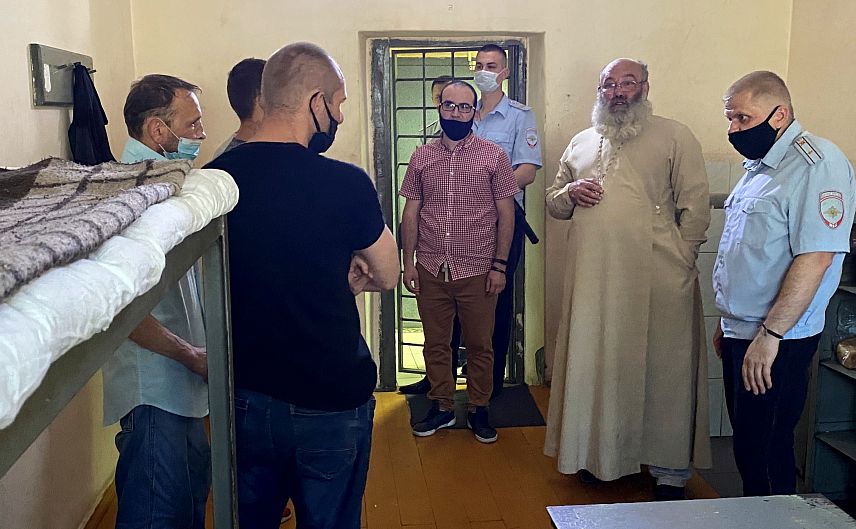 В Железногорске общественники посетили изолятор временного содержания