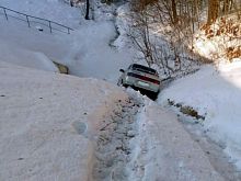 В Железногорском районе после ДТП пожарные помогли водителю выбраться из автомобиля через окно