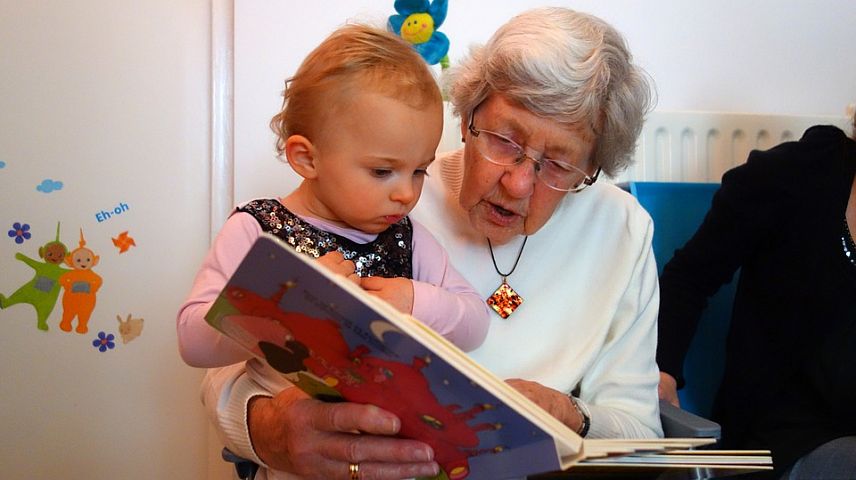 В Курской области в «декрете» находятся 60 пап, 40 бабушек и 5 дедушек