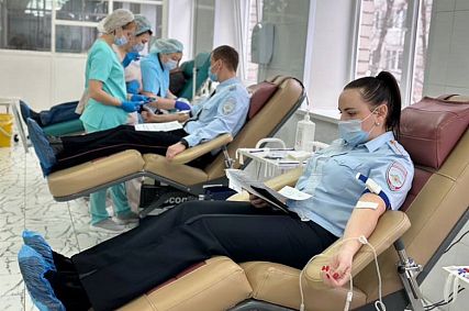 Железногорские полицейские стали донорами крови