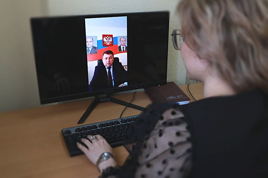 Стрим главы Железногорска: устранят ли потоп на Интернационалистов и появится ли памятник Алёше?