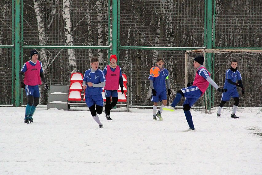 В Железногорске состоялся турнир по футболу на снегу