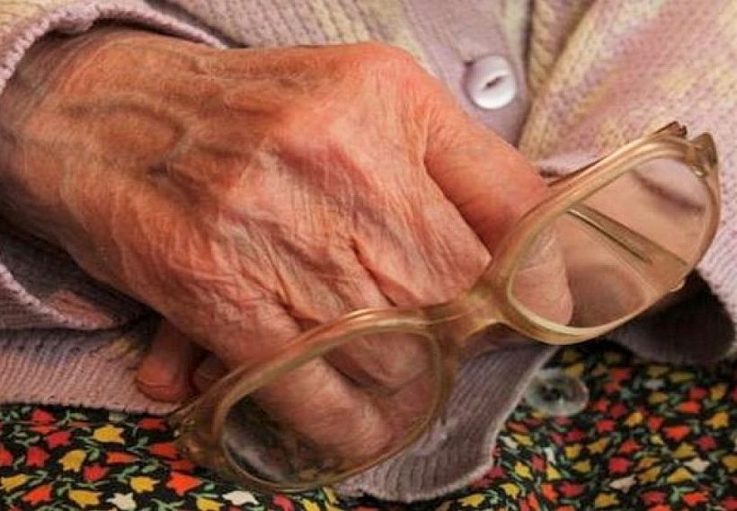 В Железногорске разыскивают воровку, обокравшую 96-летнюю старушку