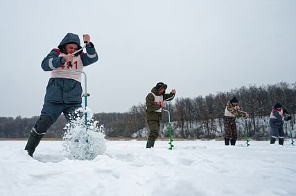 На Михайловском ГОКе провели зимние соревнования по подлёдному лову