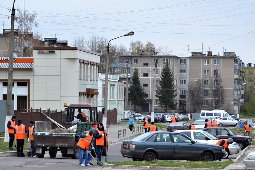 Десант чистоты: работники Михайловского ГОКа привели железногорские улицы и дворы в порядок 