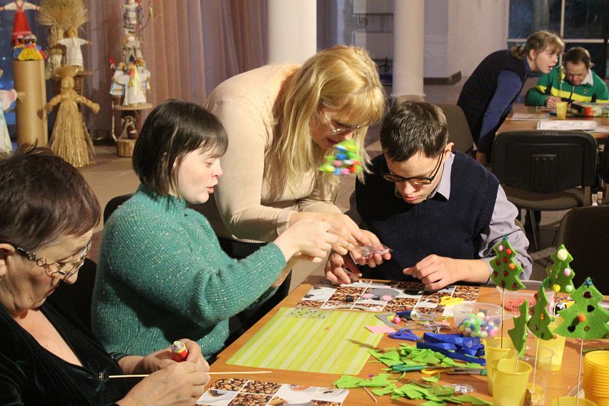 Декада инвалидов: в Железногорске обсудили проблемы детей с ОВЗ