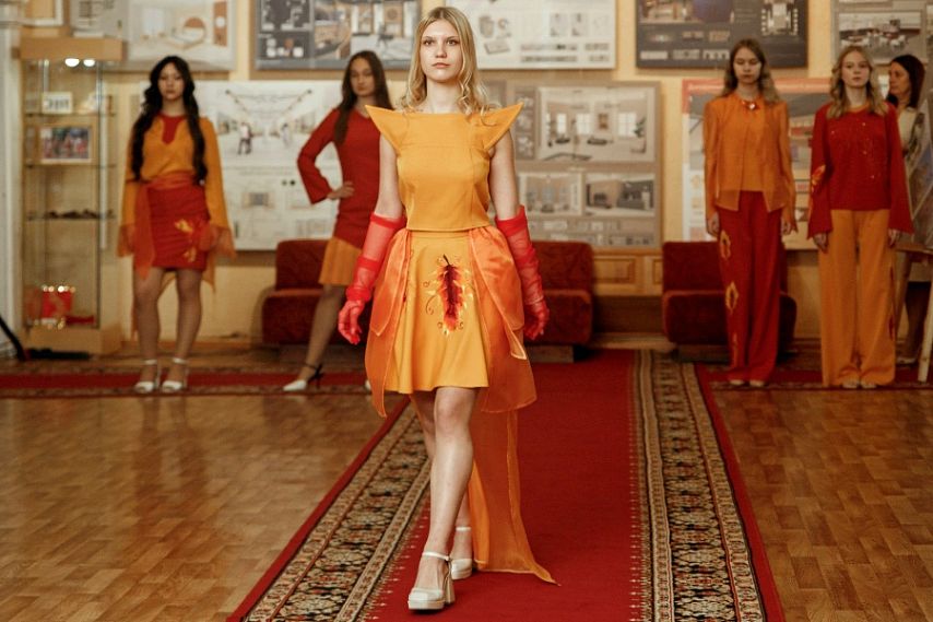 В Курске открылась отчётная ретроспективная выставка Железногорского художественного колледжа