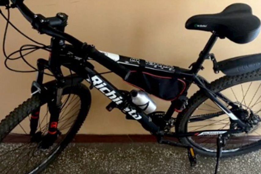 Железногорские полицейские нашли украденные из многоэтажки велосипеды