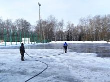 На стадионе «Горняк» в Железногорске залили каток