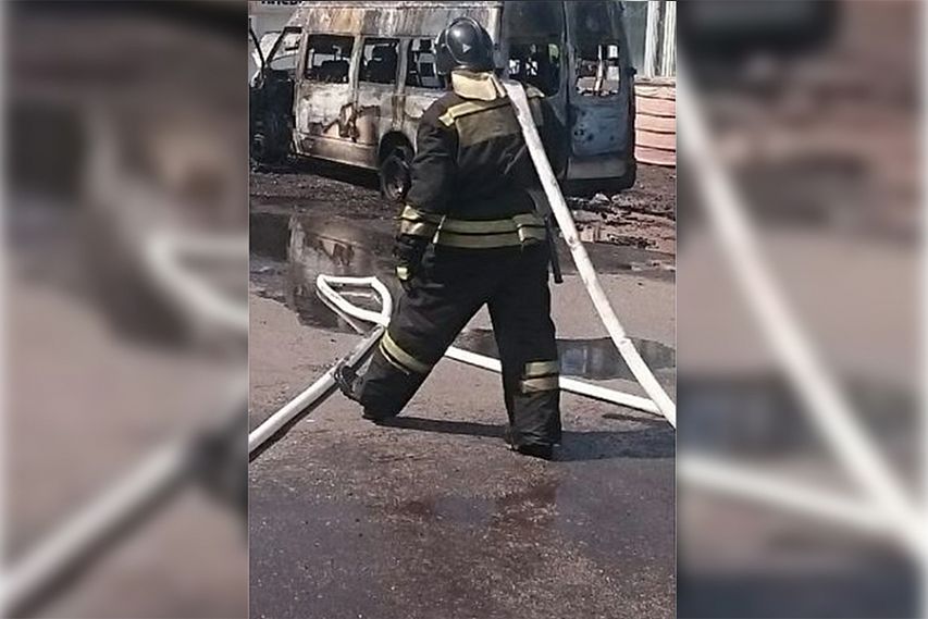 В Железногорске на улице Никитина сгорел автомобиль «Форд»