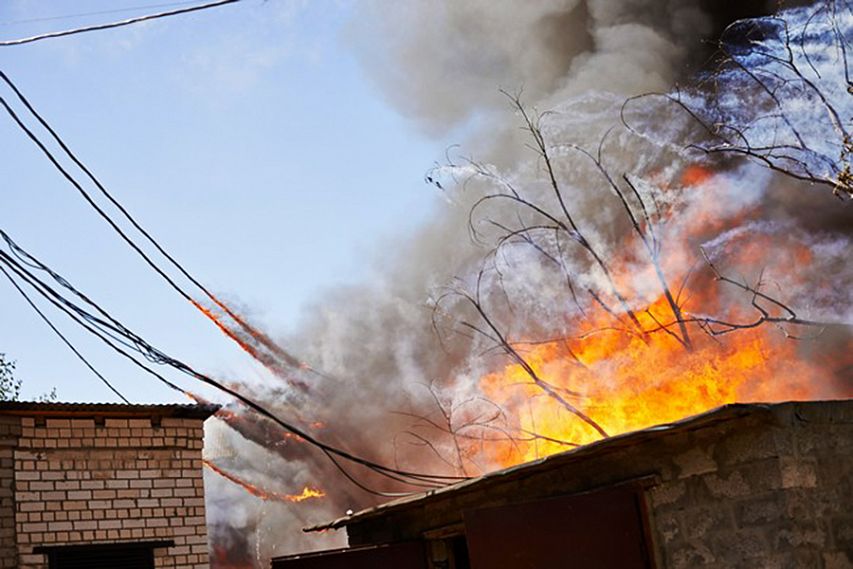 В Железногорском районе сгорел гараж с «Нивой»
