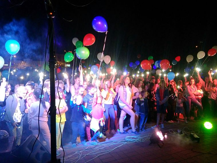 «Это было волшебно!»: в Железногорске прошёл фестиваль светошаров