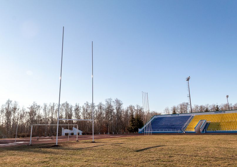 Новый спорт: в Железногорске установили ворота для регби 