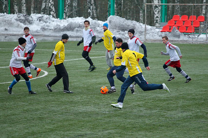 В Железногорске играют в футбол на снегу в память об Иване Фомочкине