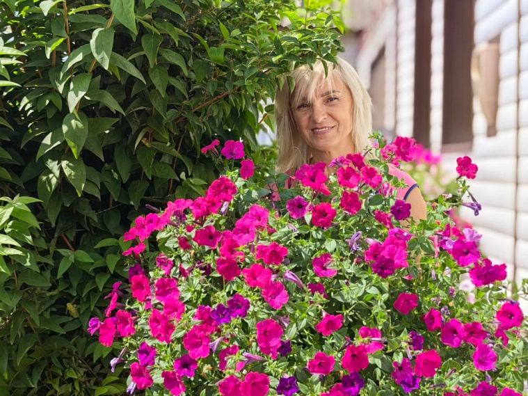 Петуниевый рай появился в усадьбе под Железногорском