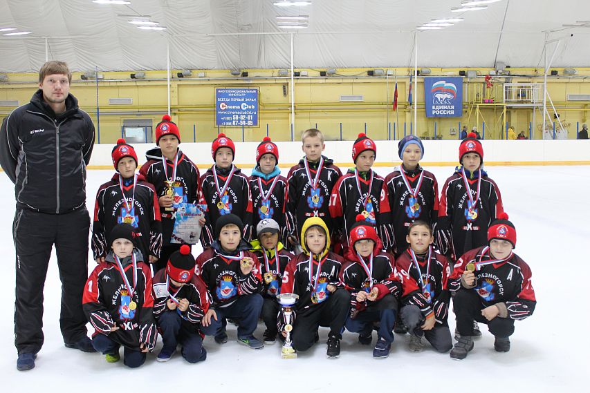 Юные хоккеисты из Железногорска победили в хоккейном турнире в Брянске