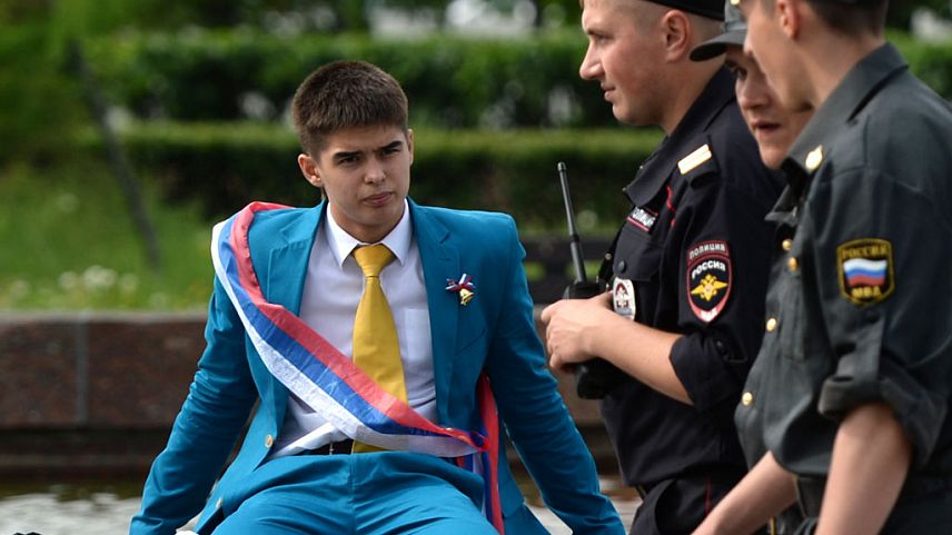 Полиция Железногорска призывает выпускников вести себя прилично