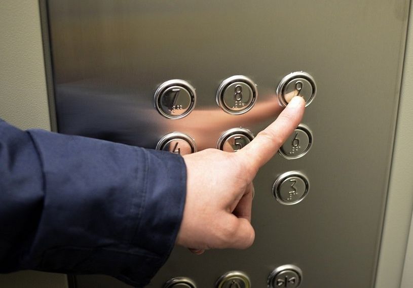 В Курской области заменят более 200 лифтов