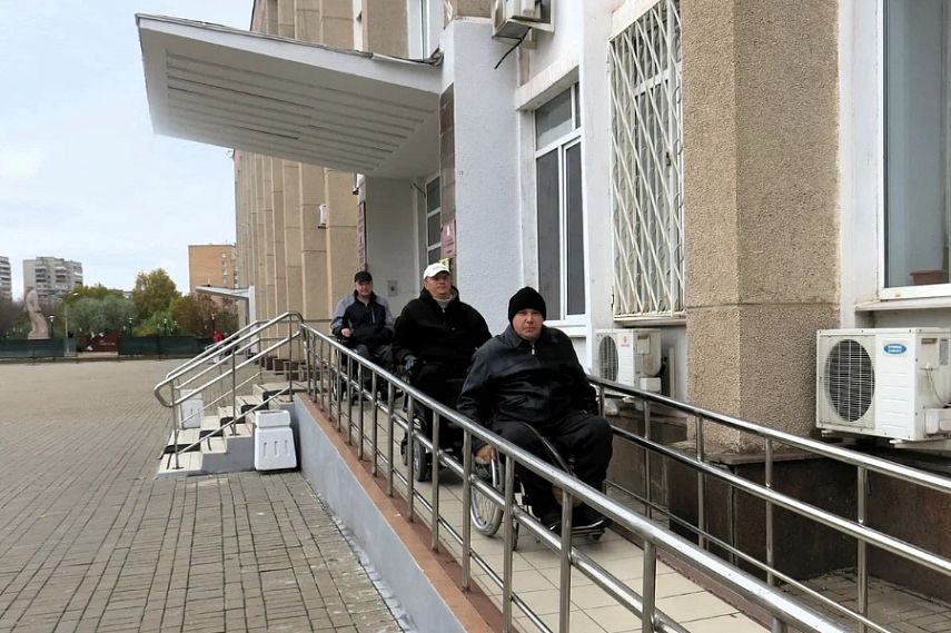 «Есть закон. Надо, чтобы его выполняли». В Железногорске обсудили доступную среду