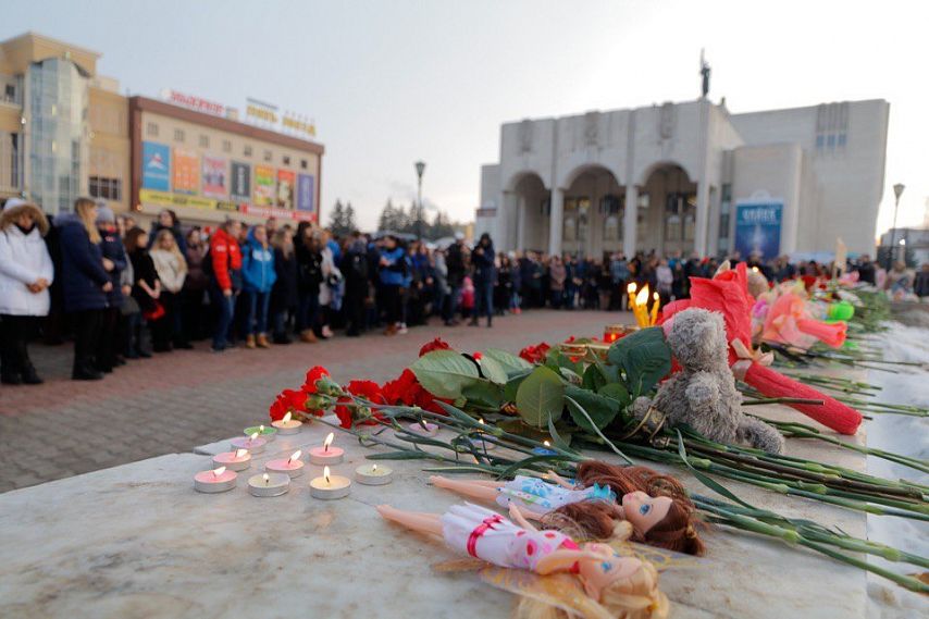 Свечи памяти: Курская область скорбит вместе с Кемерово