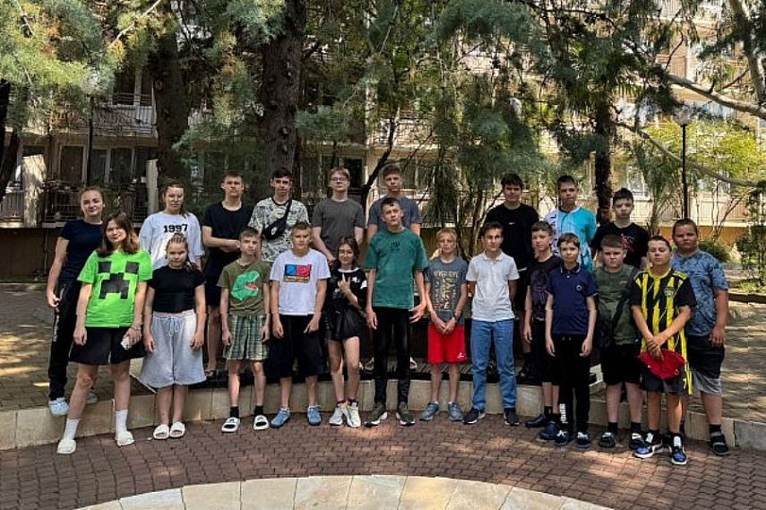 Юные теннисисты из Железногорска отправились на сборы в Сочи