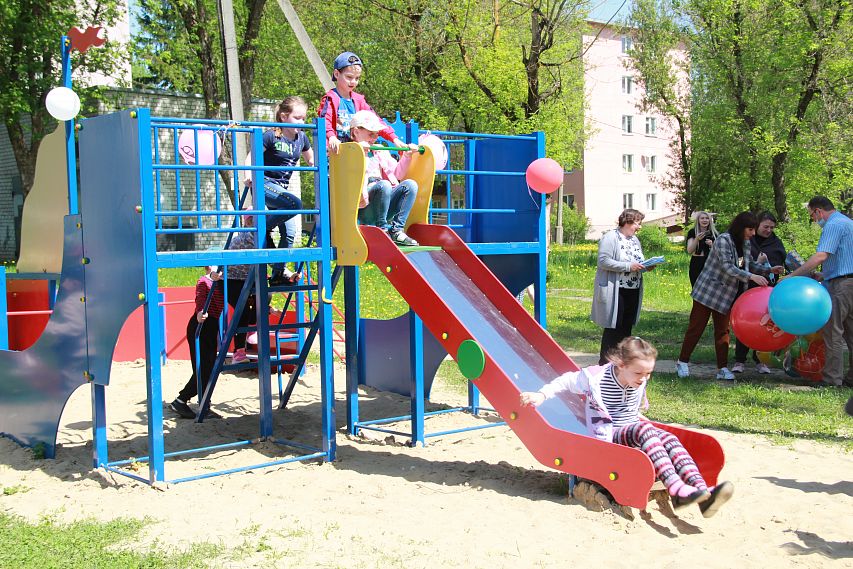 В Железногорске открыли новую детскую площадку
