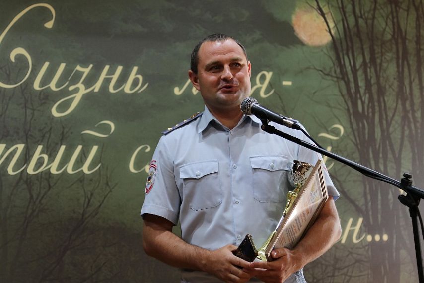 Щит и лира железногорца Романа Безъязычного