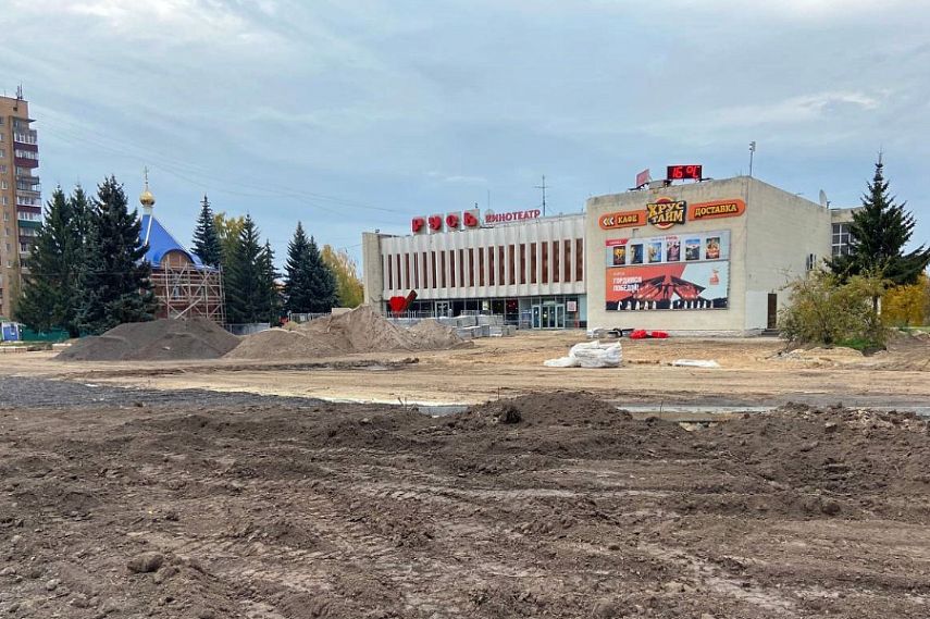 В Железногорске продолжается благоустройство площади перед культурно-досуговым центром «Русь» 