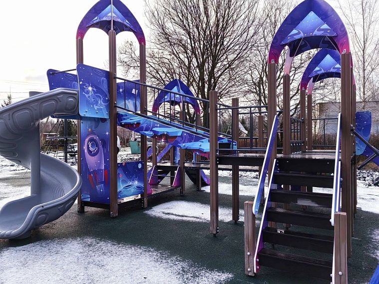 В железногорском микрорайоне Заречном построили детский комплекс