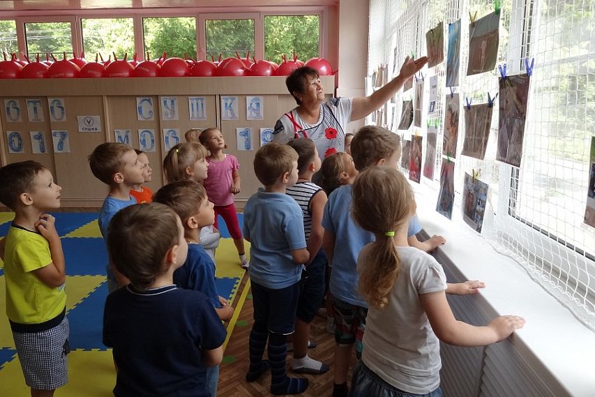 В железногорском детском саду «сушили» летние фотографии