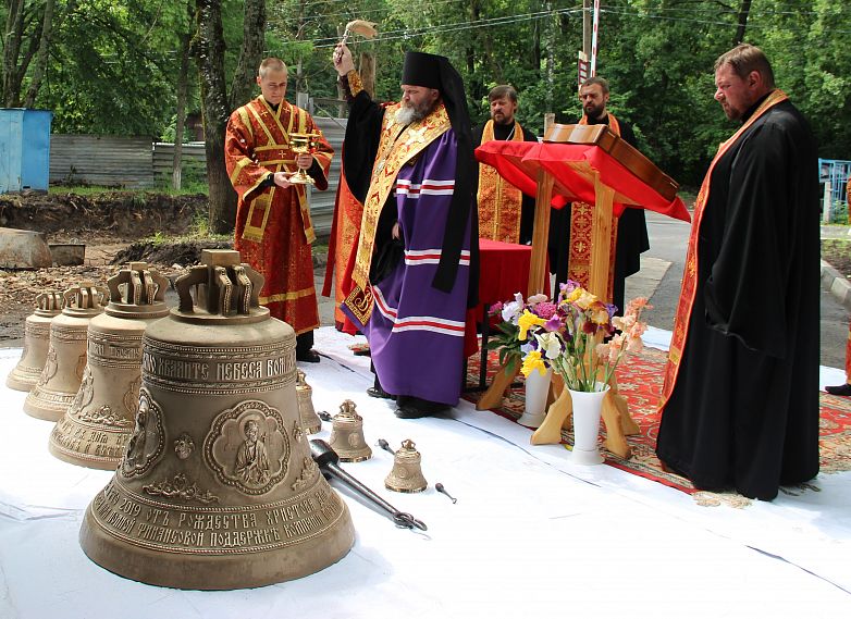 На храм Святой Великомученицы Варвары установили колокола
