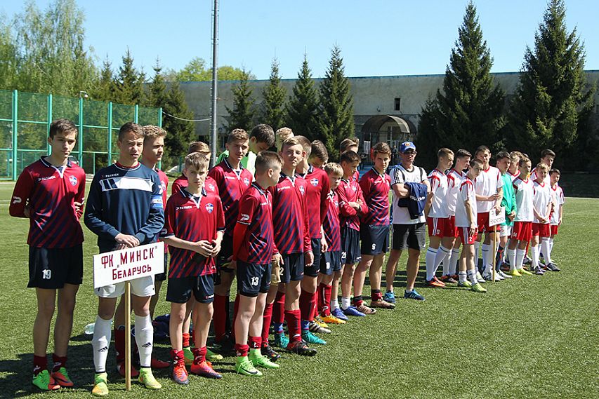 В Железногорске стартовал Международный турнир по футболу в честь Великой Победы