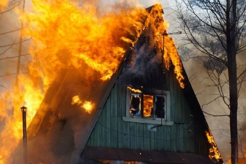 В Железногорском районе сгорел жилой дом