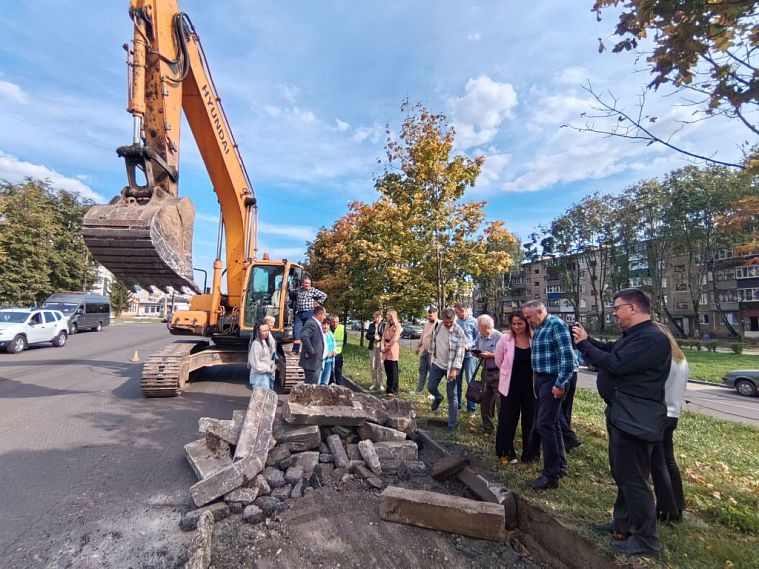 Менять или оставить – в Железногорске общественники и строители не сошлись в мнении о бордюрах