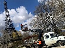 В парке имени Никитина Железногорска обновили копию Эйфелевой башни