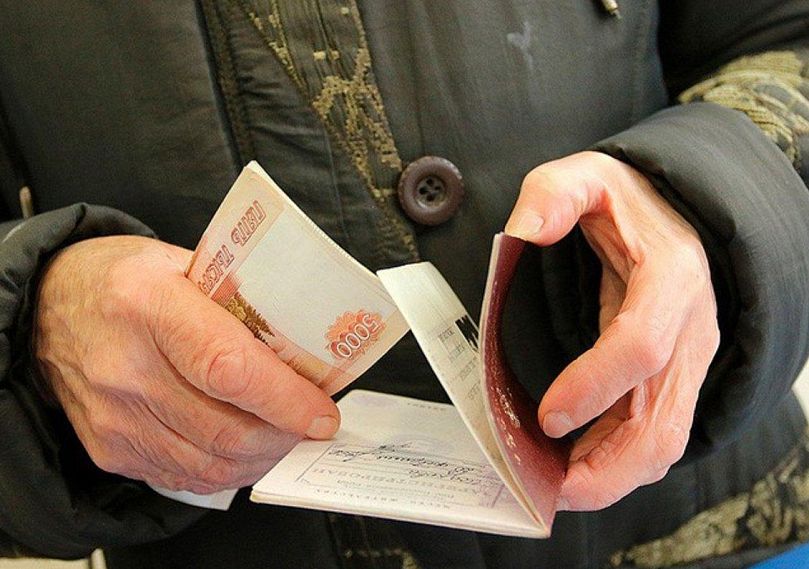 Железногорская пенсионерка перевела мошенникам 30 тысяч рублей, пытаясь получить компенсацию за БАДы