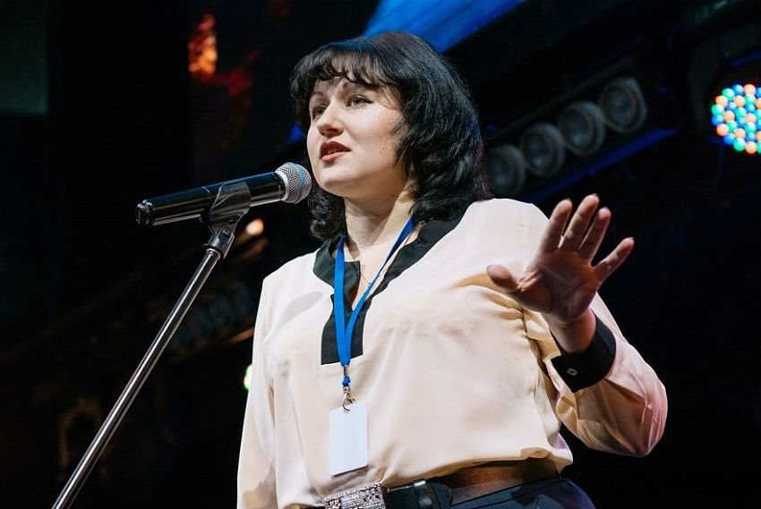 В железногорской библиотеке пройдет онлайн-встреча с поэтессой Любовью Крештоповой 