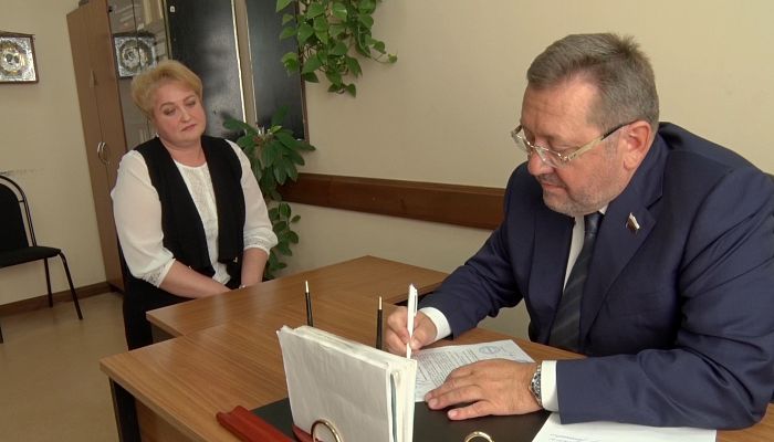 Приём по личным вопросам провёл депутат Курской областной Думы С.И. Кретов
